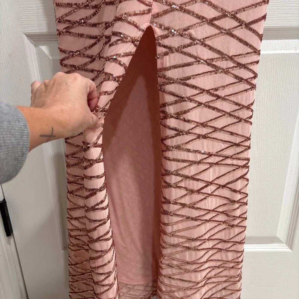 Women's Maniju Rose Gold Sequin Formal Gown, Elegant, 1X - Picture 7 of 15